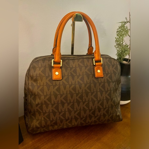 Michael Kors Jetset Large Satchel - Picture 3 of 13